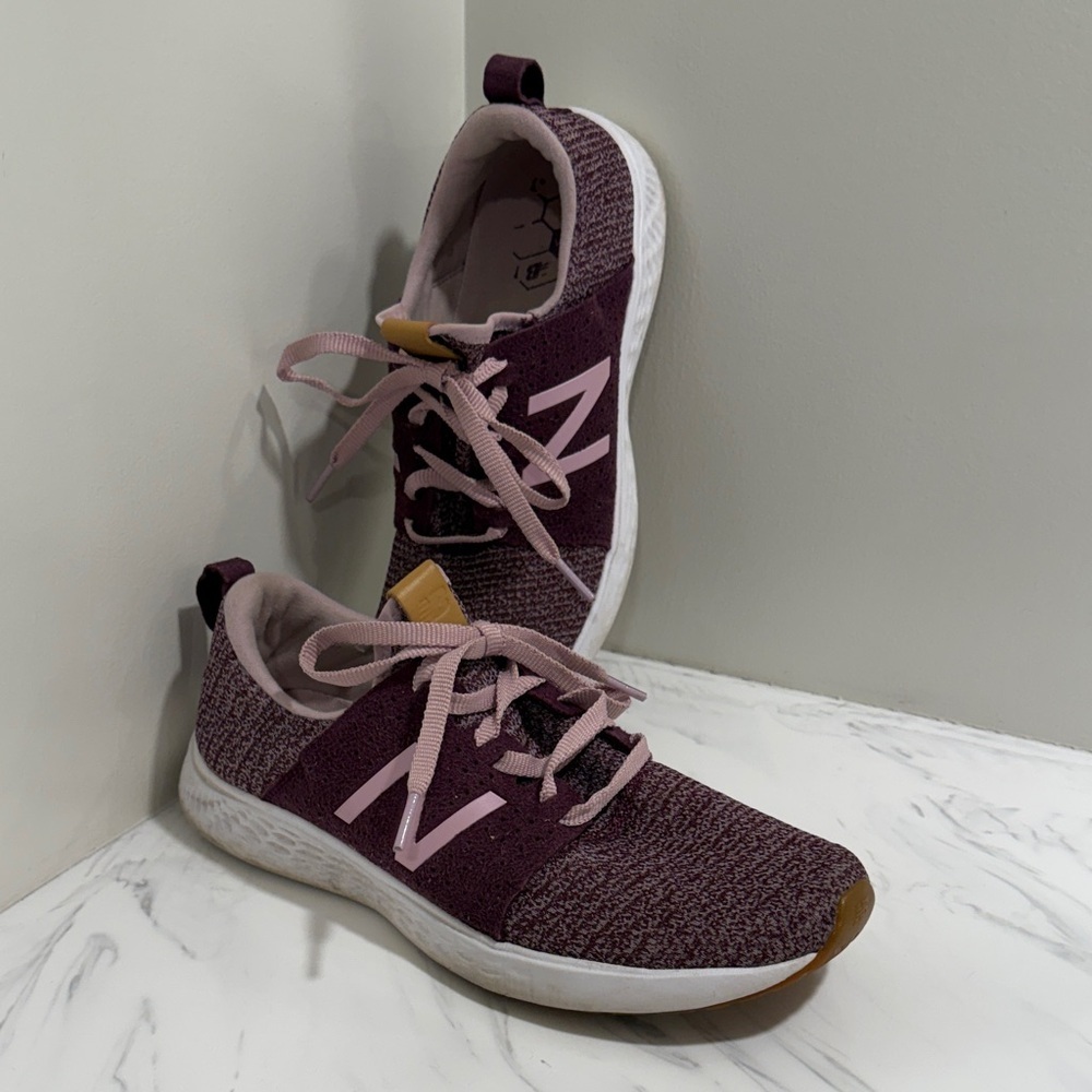 New Balance Burgundy Knit Sneakers |size 9.5
Very good condition - Picture 1 of 5